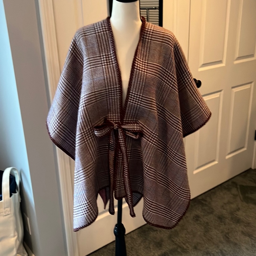NWOT Cabi cape size xs/s.